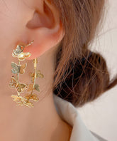 Pendientes de aro con forma de C y mariposa dorada de plata de ley